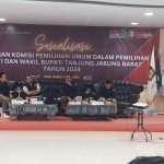 Komisi Pemilihan Umum Tanjung Jabung Barat, menggelar sosialisasi PKPU tentang Pilkada 2024, Selasa (9/7/2024)/ istimewa