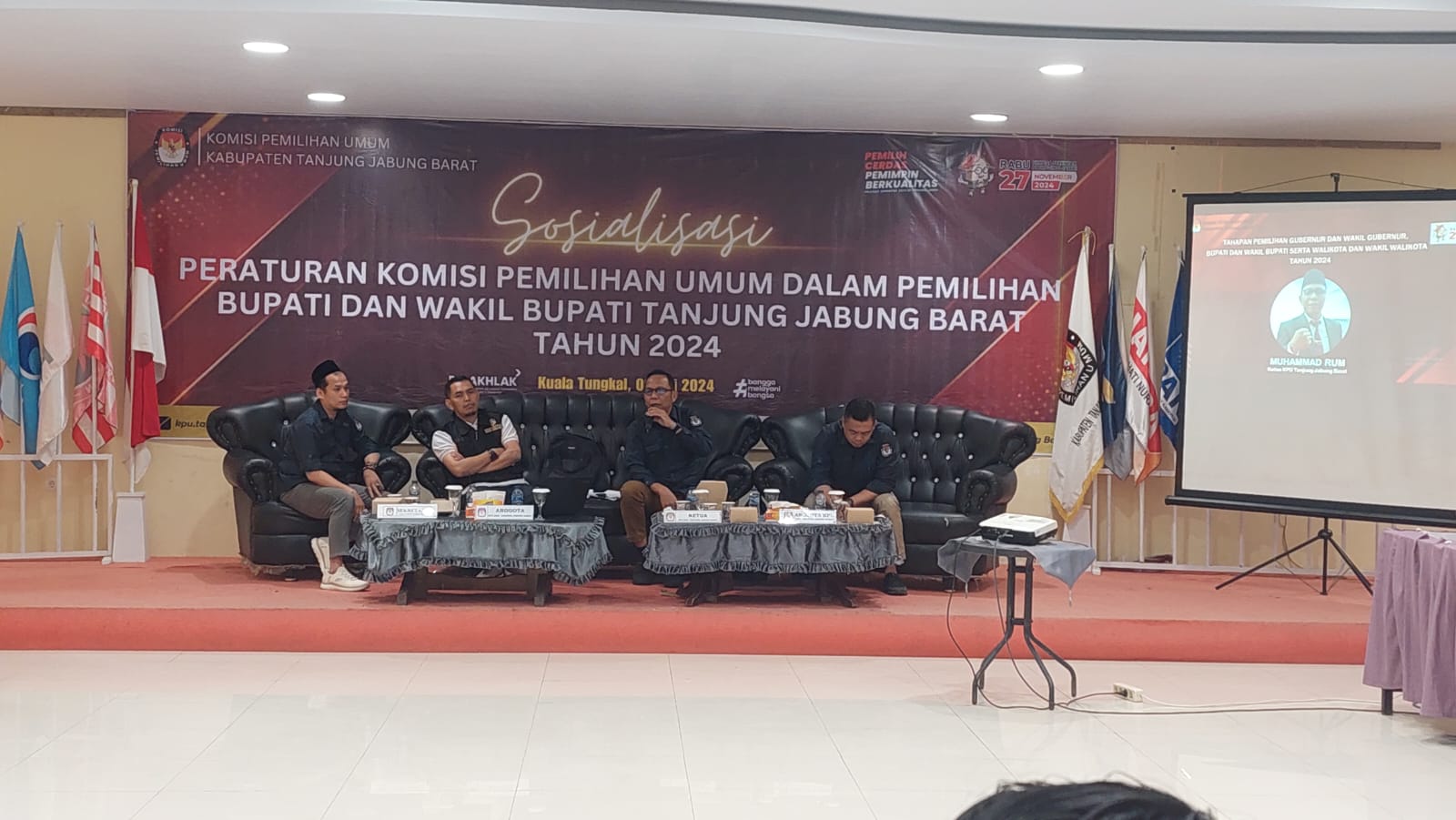 Komisi Pemilihan Umum Tanjung Jabung Barat, menggelar sosialisasi PKPU tentang Pilkada 2024, Selasa (9/7/2024)/ istimewa